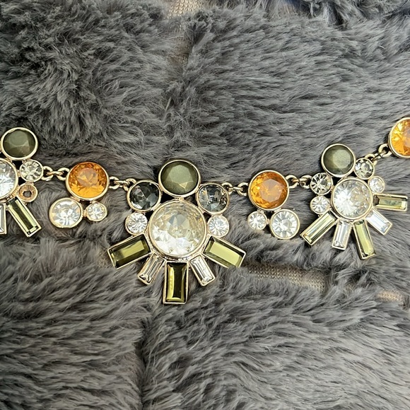 Ann Taylor necklace. Light gold chain with olive, clear and gold stone. 20.5” - Picture 4 of 7